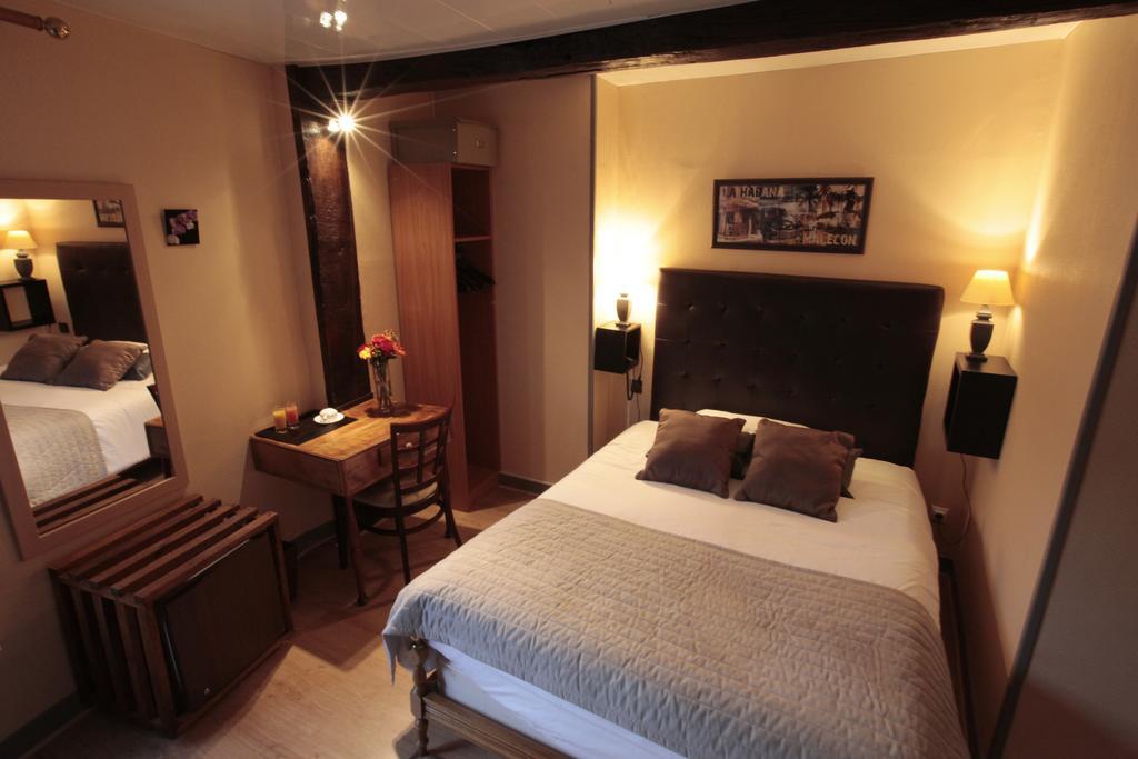 Auberge La Pomme De Pin Hotel Senonches Szoba fotó