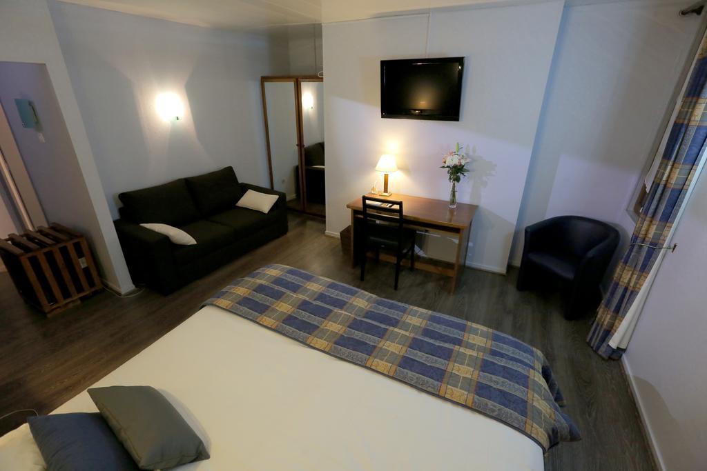 Auberge La Pomme De Pin Hotel Senonches Szoba fotó
