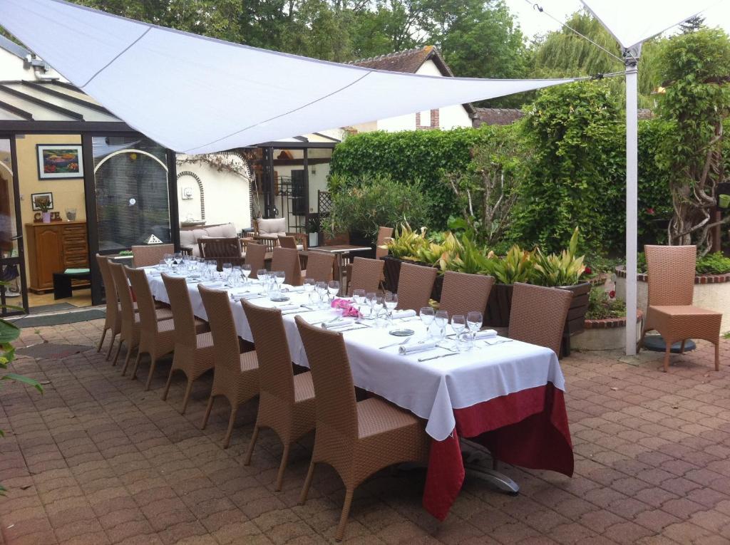 Auberge La Pomme De Pin Hotel Senonches Kültér fotó